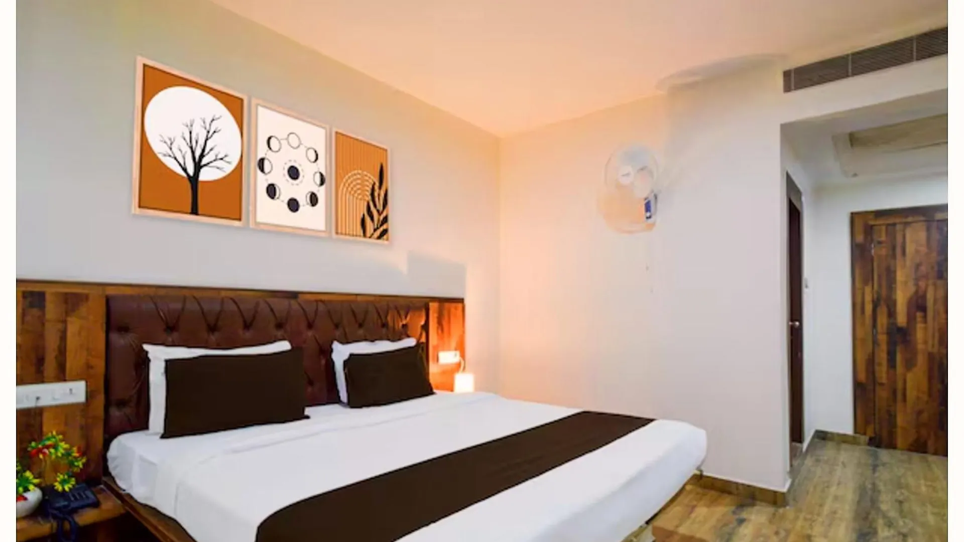 Varanasi Hotel Ganga Vatika Near Kashi Vishwanath Temple & Ganga Ghat #Fully Air Conditioning With Free Wi-Fi ,Parking & Spacious Room