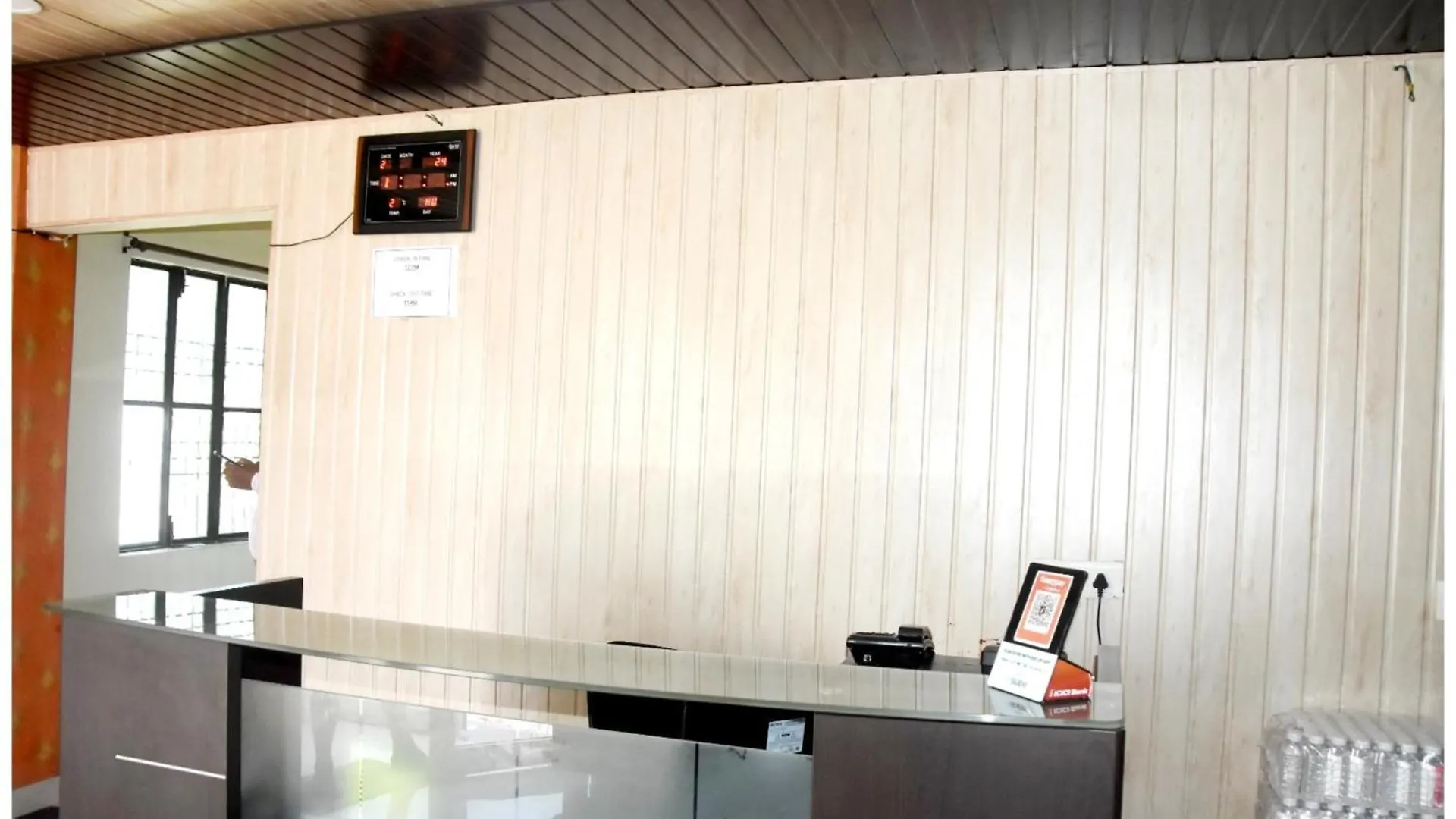 منزل للإقامة Varanasi Hotel Ganga Vatika Near Kashi Vishwanath Temple & Ganga Ghat #Fully Air Conditioning With Free Wi-Fi ,Parking & Spacious Room