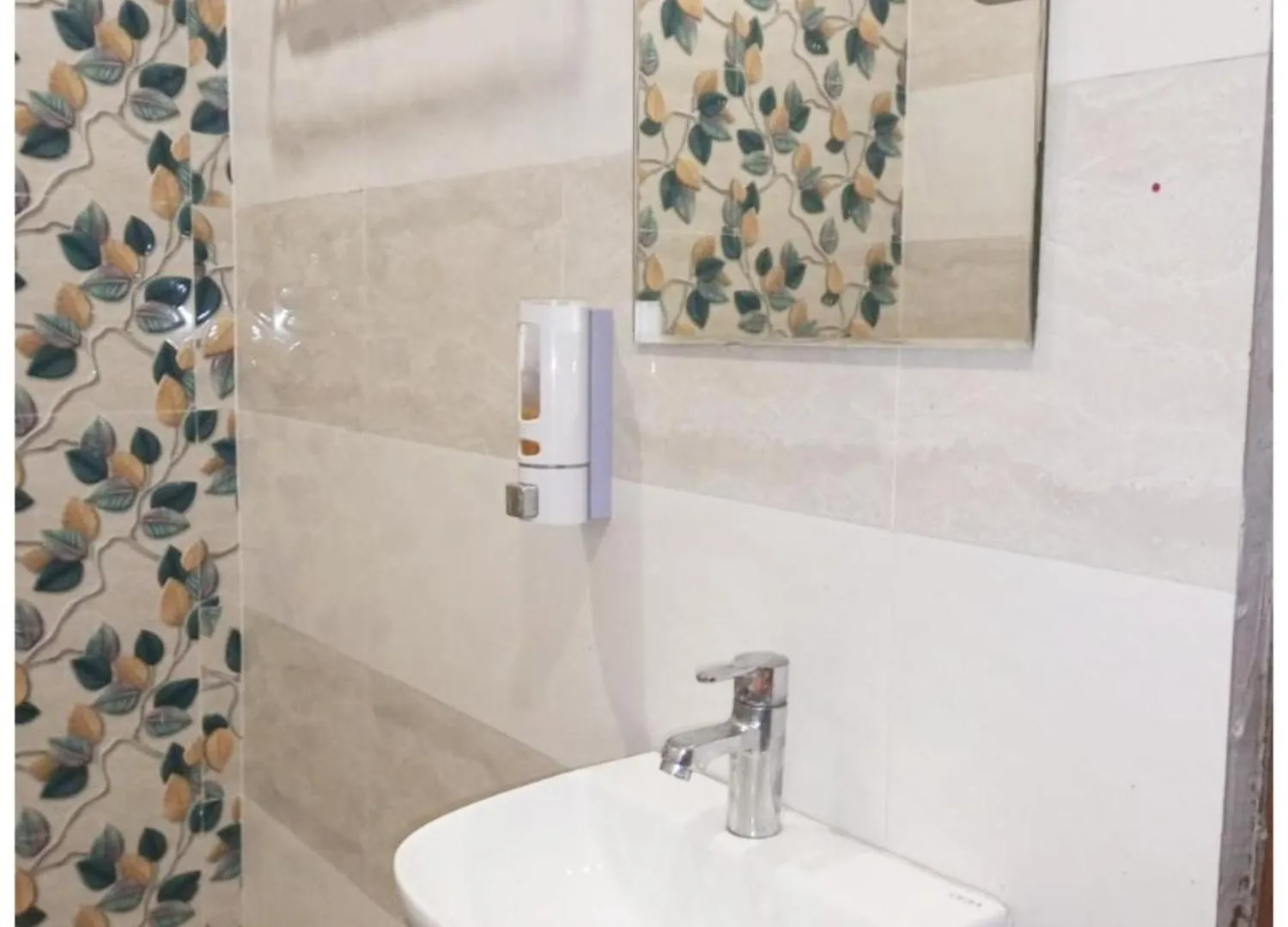 منزل للإقامة Varanasi Hotel Ganga Vatika Near Kashi Vishwanath Temple & Ganga Ghat #Fully Air Conditioning With Free Wi-Fi ,Parking & Spacious Room الهند