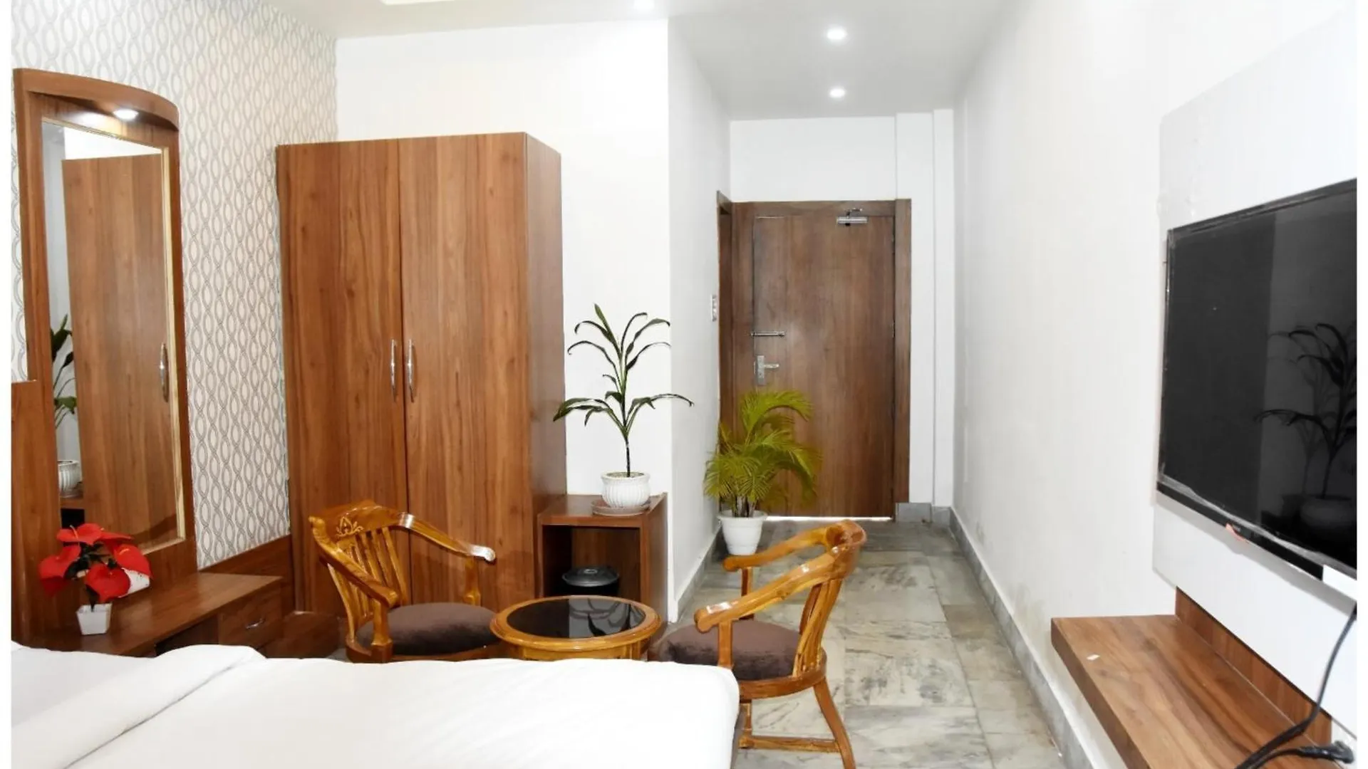 Varanasi Hotel Ganga Vatika Near Kashi Vishwanath Temple & Ganga Ghat #Fully Air Conditioning With Free Wi-Fi ,Parking & Spacious Room